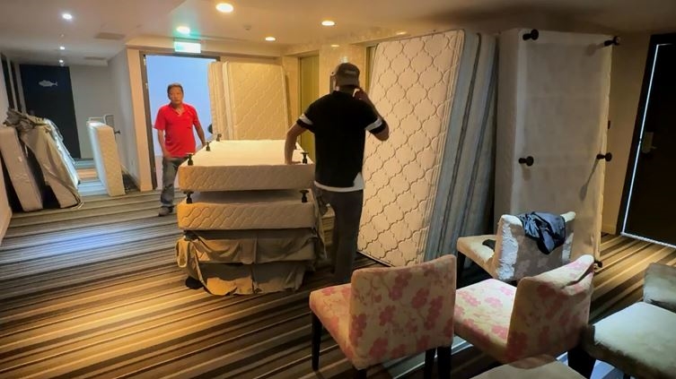 花蓮連鎖飯店停業「清倉大拍賣」 家具、電視只要百元起