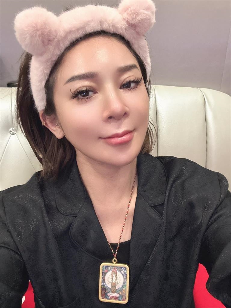 王彩樺遭諷撞臉古文物！本人突宣佈「離開台灣」認了：還是蠻難過