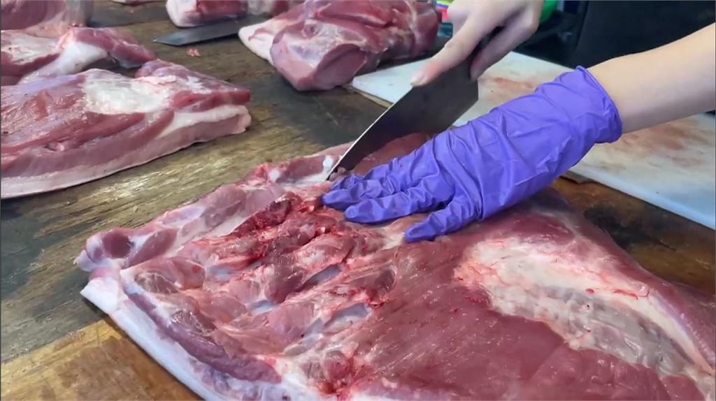 豬肉閃綠光遭疑壞掉…奧客嗆老闆「找你算帳」!物理老師揭反轉真相