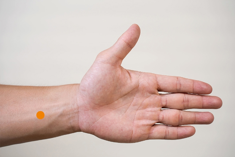 股市震盪不再心慌慌! 中醫3穴位輔3茶飲快速緩解鬱悶