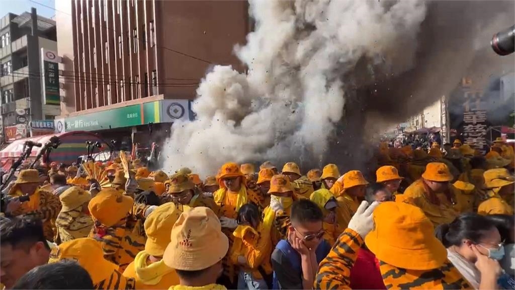 北港朝天宮媽祖遶境熱鬧登場 炸轎、真人藝閣吸睛