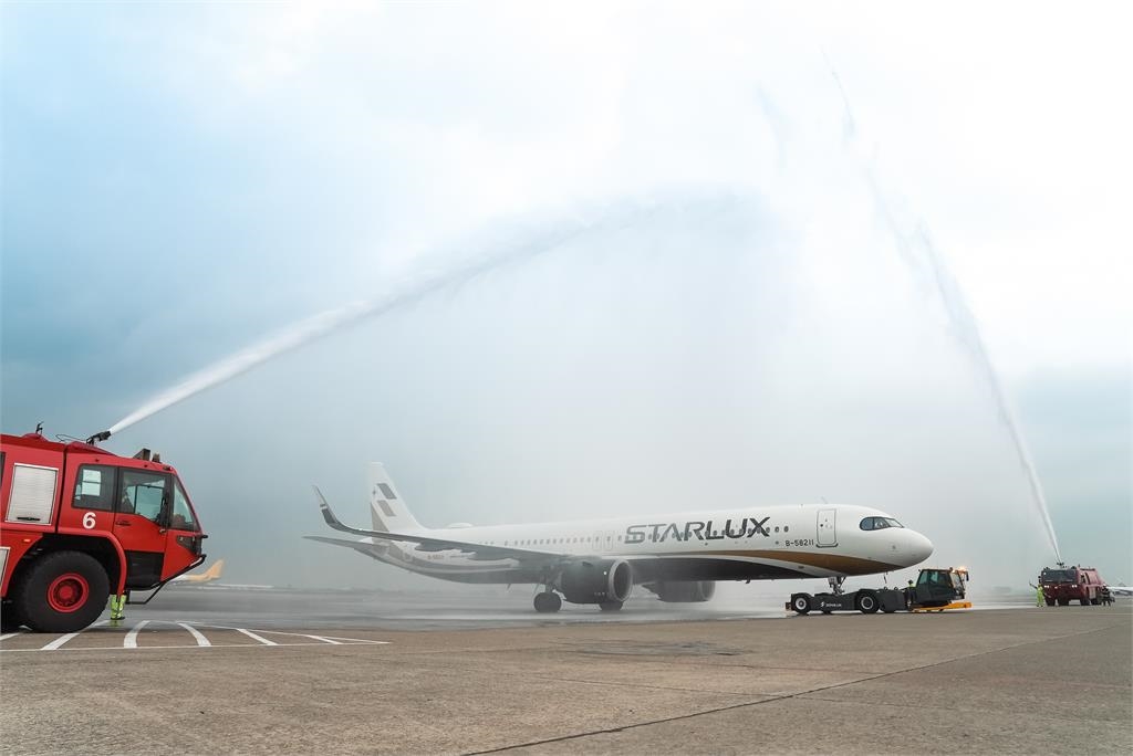 快新聞/日神戶機場國際線今開航! 星宇拔得頭籌、長榮隨後抵達獲隆重歡迎