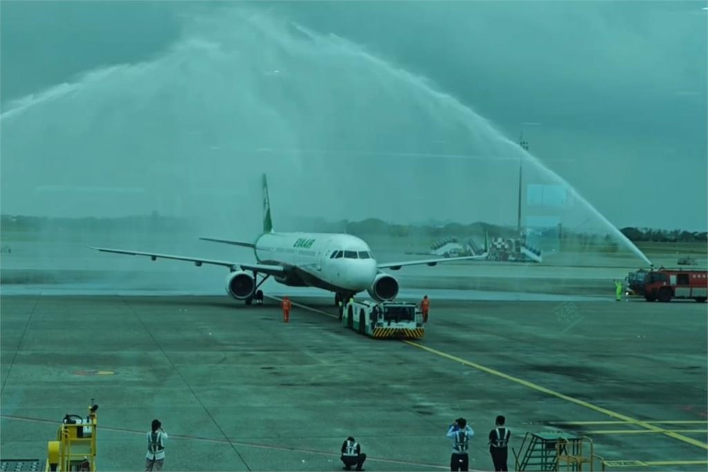 快新聞/日神戶機場國際線今開航! 星宇拔得頭籌、長榮隨後抵達獲隆重歡迎