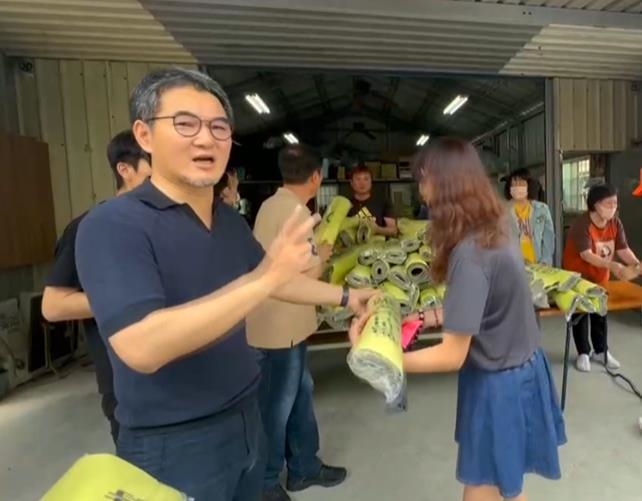 全鄉的希望！迎接「粉紅超跑」　崙背信徒集資送瑜伽睡墊