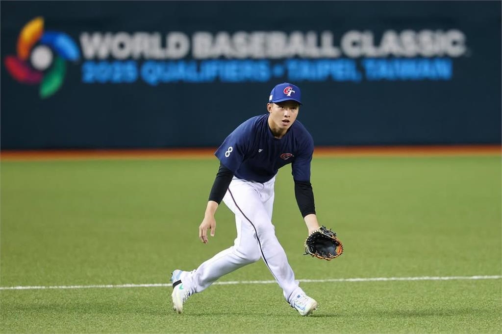 台鋼雄鷹曾子祐20歲女友曬辣照！「深U+緊身褲」太兇他吃醋喊：不按讚