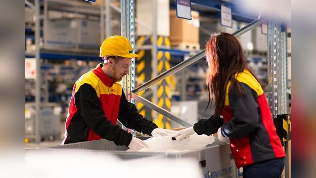 砍到自家人？川普政府新規「800美金郵包」須正式報關　DHL：暫停遞送