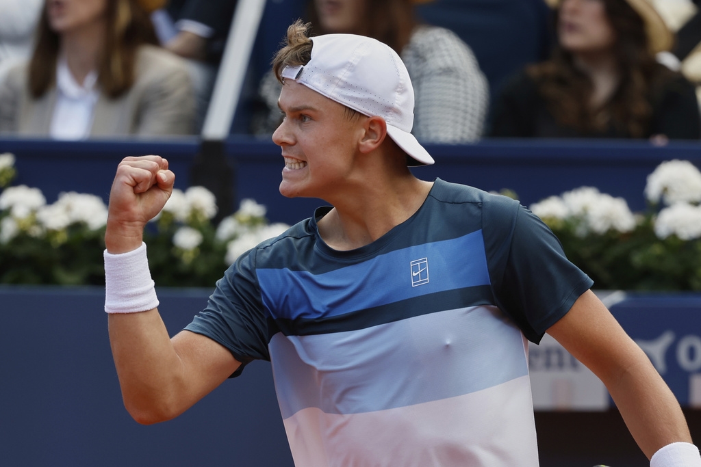 網球(影)/丹麥好手魯內中止小蠻牛9連勝 勇奪巴塞隆納網賽冠軍