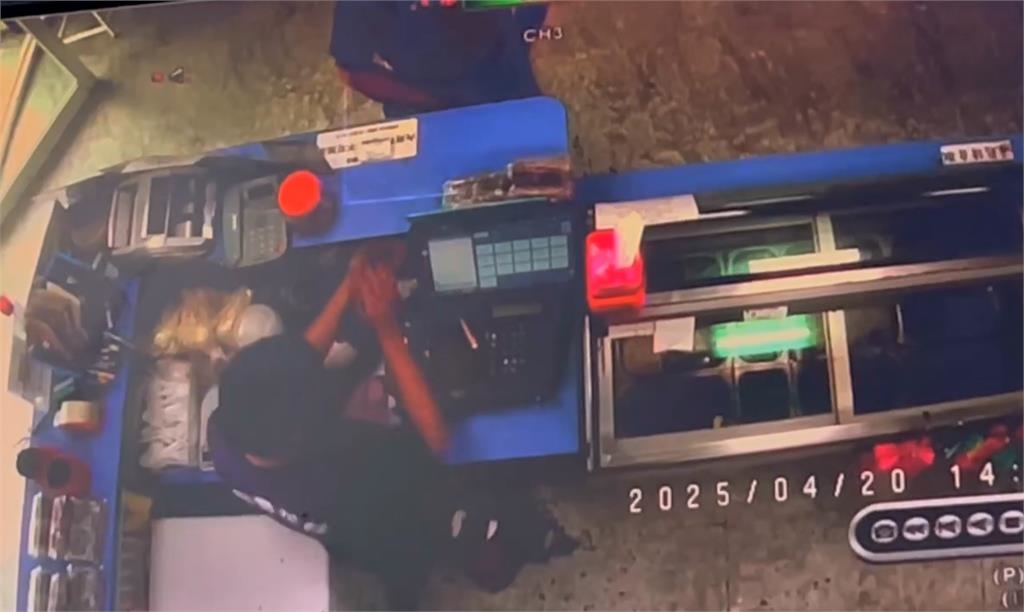 1元也拗！男「買55元冰給54元」被拒留負評　店家說話了