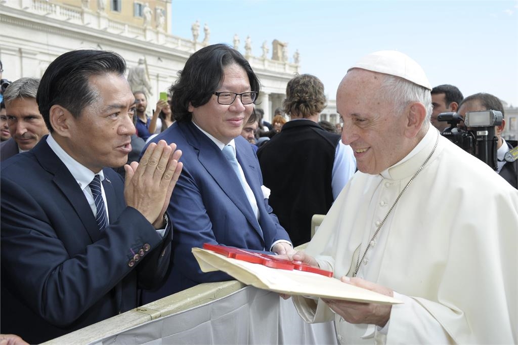 快新聞/天主教教宗方濟各辭世 證嚴法師發弔唁文:如燈塔為迷茫人類指引方向