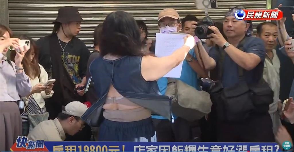 飯糰店女房東脫口「中日友好」被駡爆!記者會「後背全開當選美」全網看傻