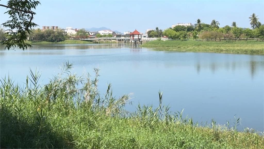高雄美濃湖清淤工程　現「湖中有湖」奇特景象