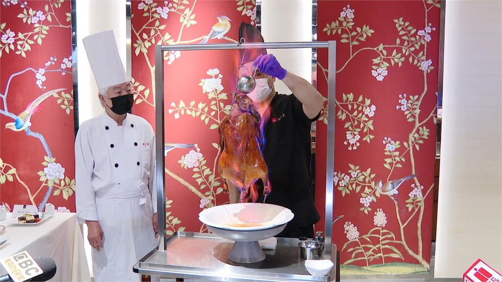 「瀨尿鵝」灌入熬製2日高湯　上桌前淋白蘭地點火添香氣