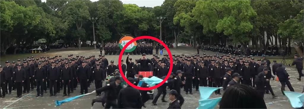 從逃兵到迷因王！王大陸軍中重現「滿滿的大平台」網笑：為了榮譽假超拚