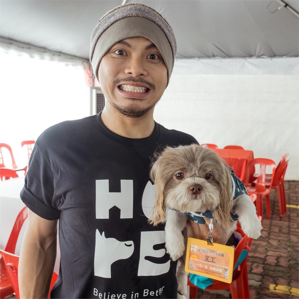 黃明志疑跪舔中國「飛北京發展」親曬機票合約!網急勸母湯 公司回應了