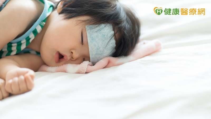 新手爸媽遇到幼兒發燒不要慌　兒科醫授4招應對！別再要小孩穿厚衣服逼汗