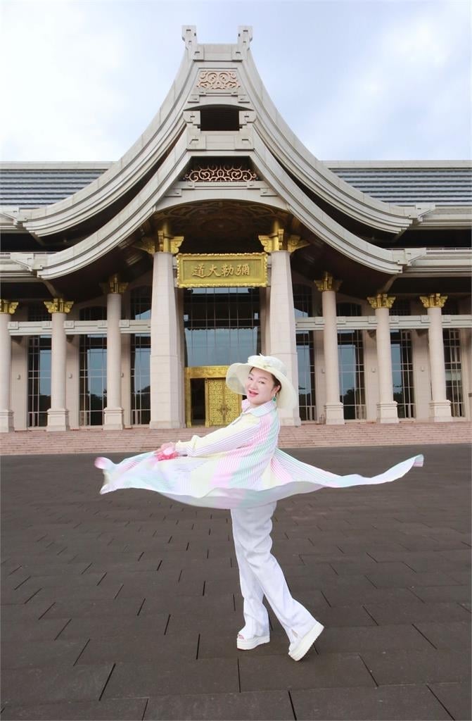 白冰冰《誠墾逗陣》帶王中平開箱世界一家  願像彌勒佛「大肚能容」