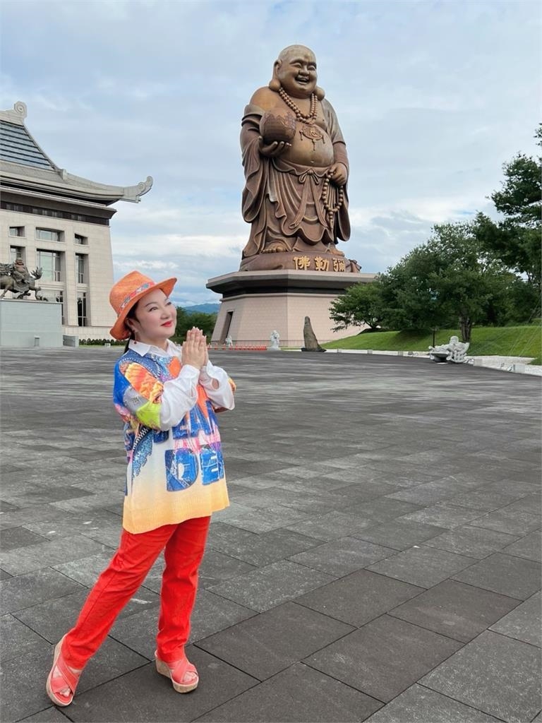 白冰冰《誠墾逗陣》帶王中平開箱世界一家  願像彌勒佛「大肚能容」