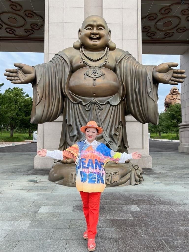 白冰冰《誠墾逗陣》帶王中平開箱世界一家  願像彌勒佛「大肚能容」