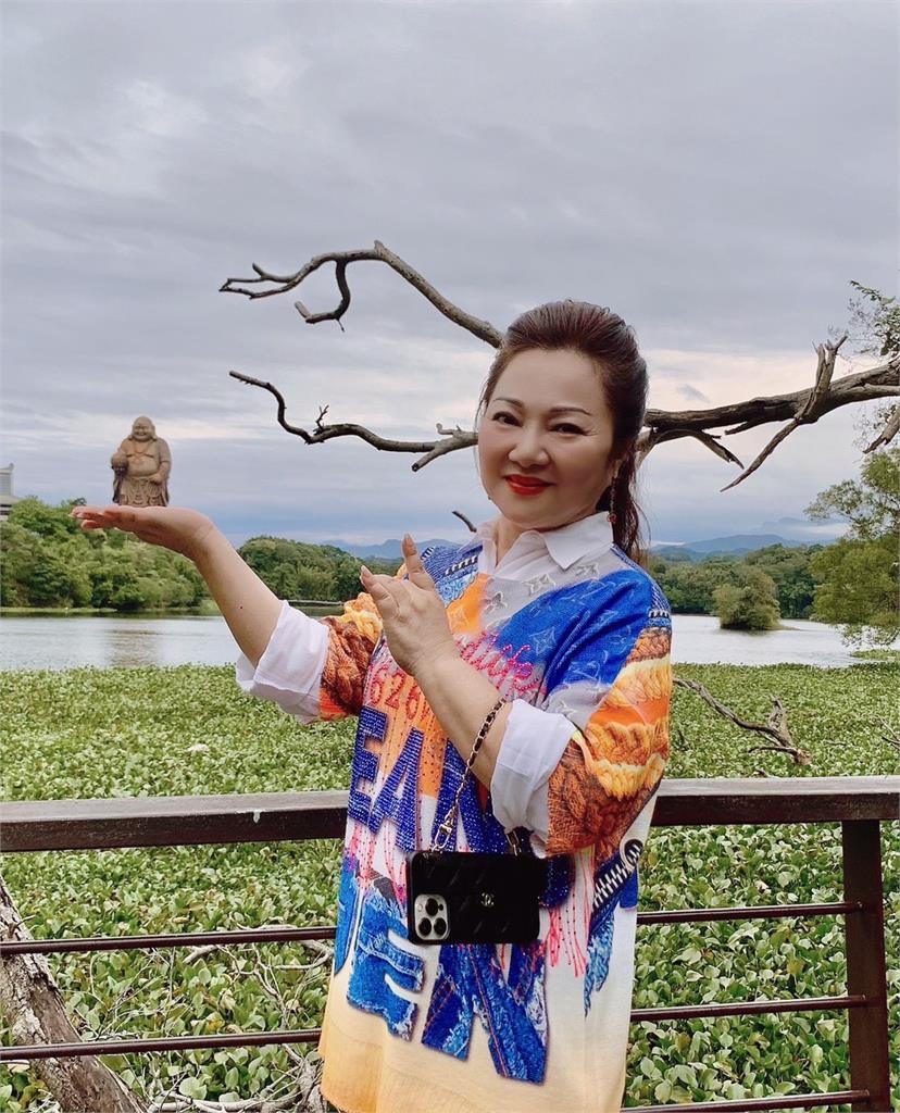 白冰冰《誠墾逗陣》帶王中平開箱世界一家  願像彌勒佛「大肚能容」