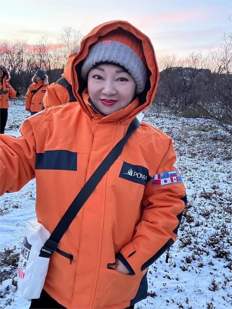 69歲白冰冰突離開台灣！1原因秒回春「減齡20歲」遭神秘男獻吻