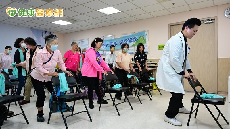 她爬沒兩層樓就腿軟竟是肌少症上身　醫籲「每天這樣做」養好肌耐力