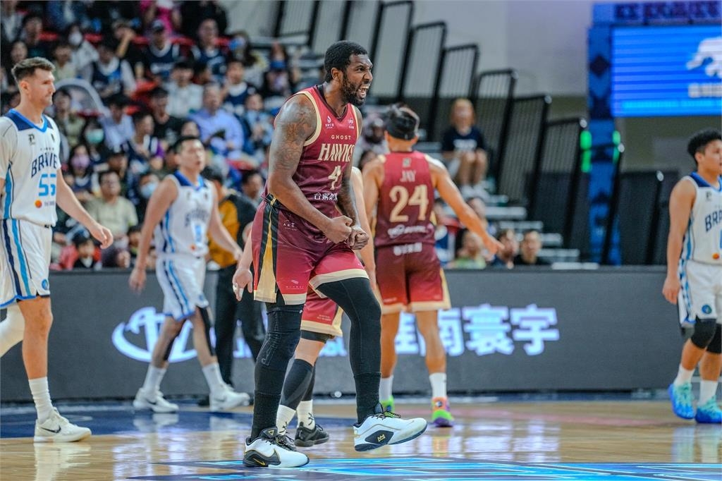 PLG(影)/季後賽第一輪精彩登場 勇士第四節逆轉勝獵鷹奪首勝