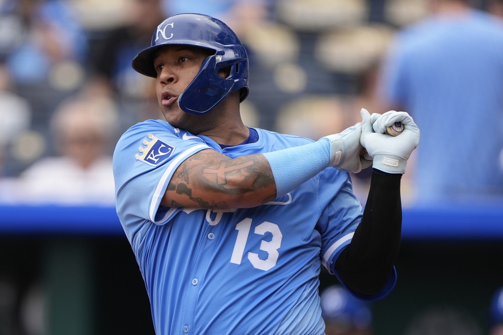 MLB(影)／強打捕手一天敲5支安打　皇家主場雙重賽橫掃落磯