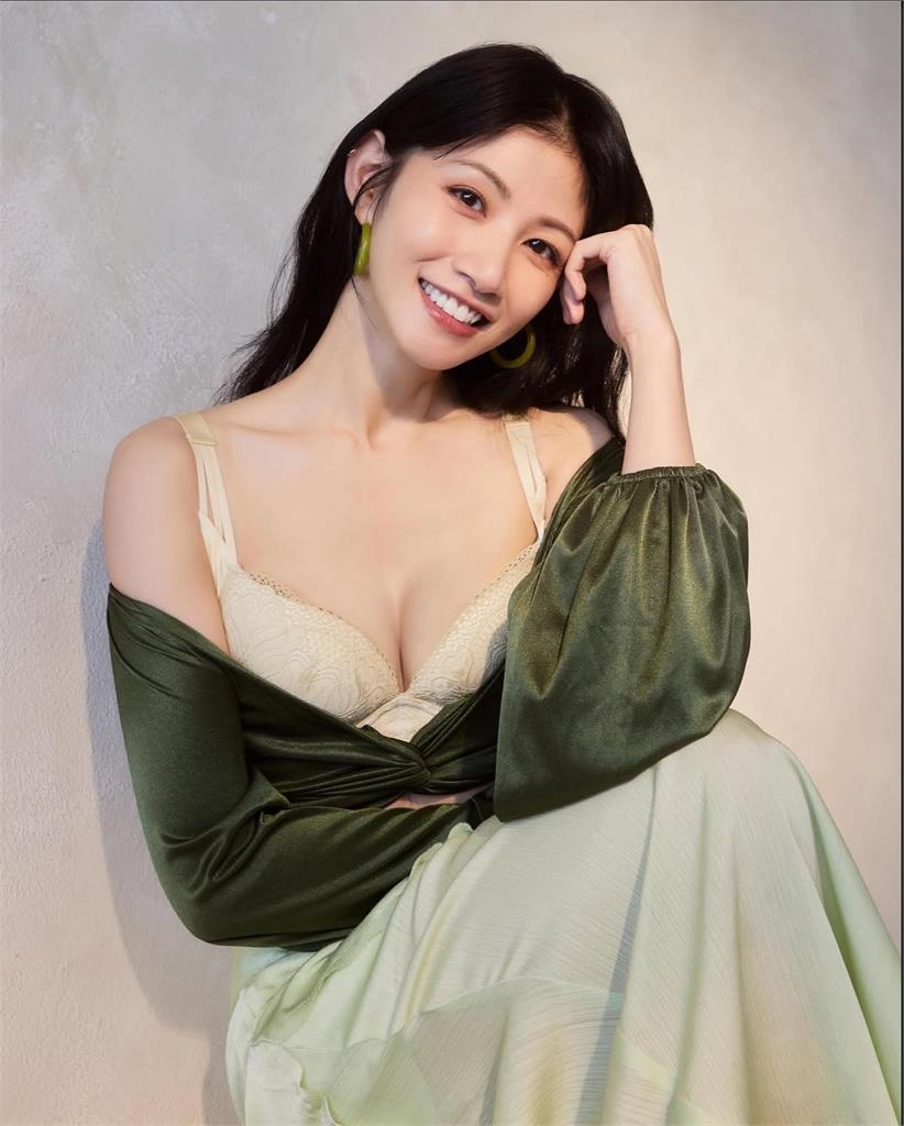 李千娜內衣外穿尺度爆表！火辣寫真照網瘋傳：像是沒生過！