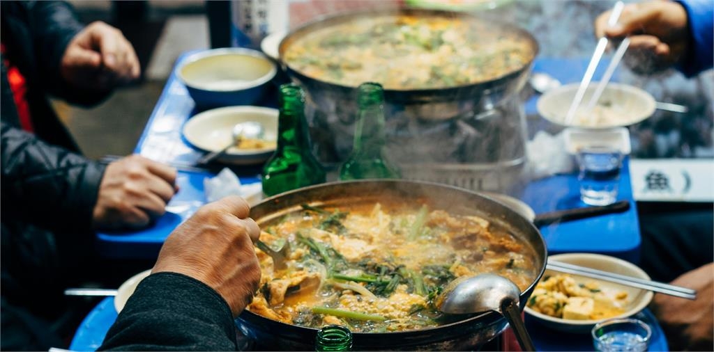 女同事聚餐喊「沒吃的我就不付」！網一面倒批評：這種人以後不約！