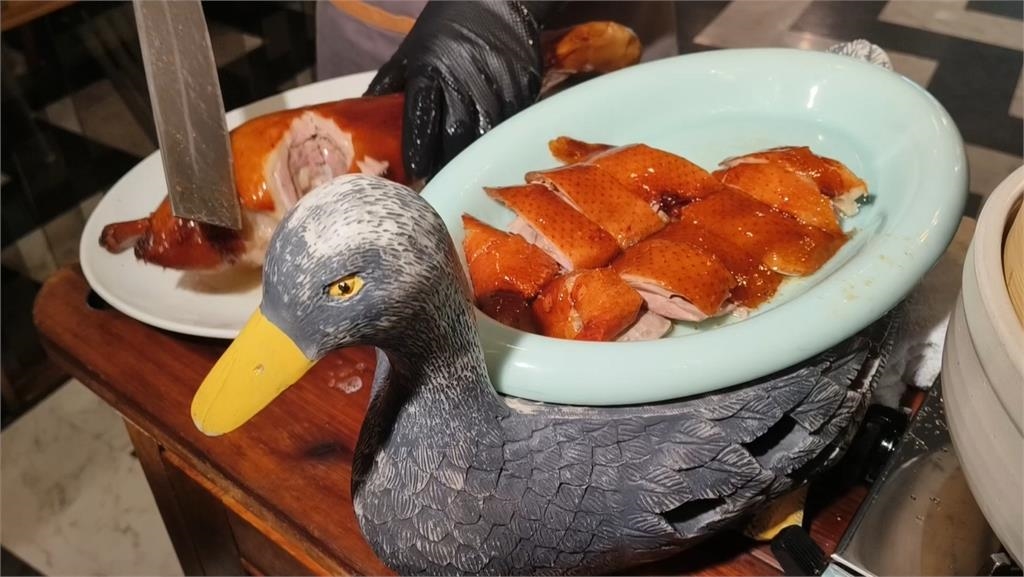 一鴨四吃！「廣式片皮鴨」酥脆、「烤鴨握壽司」驚艷味蕾　