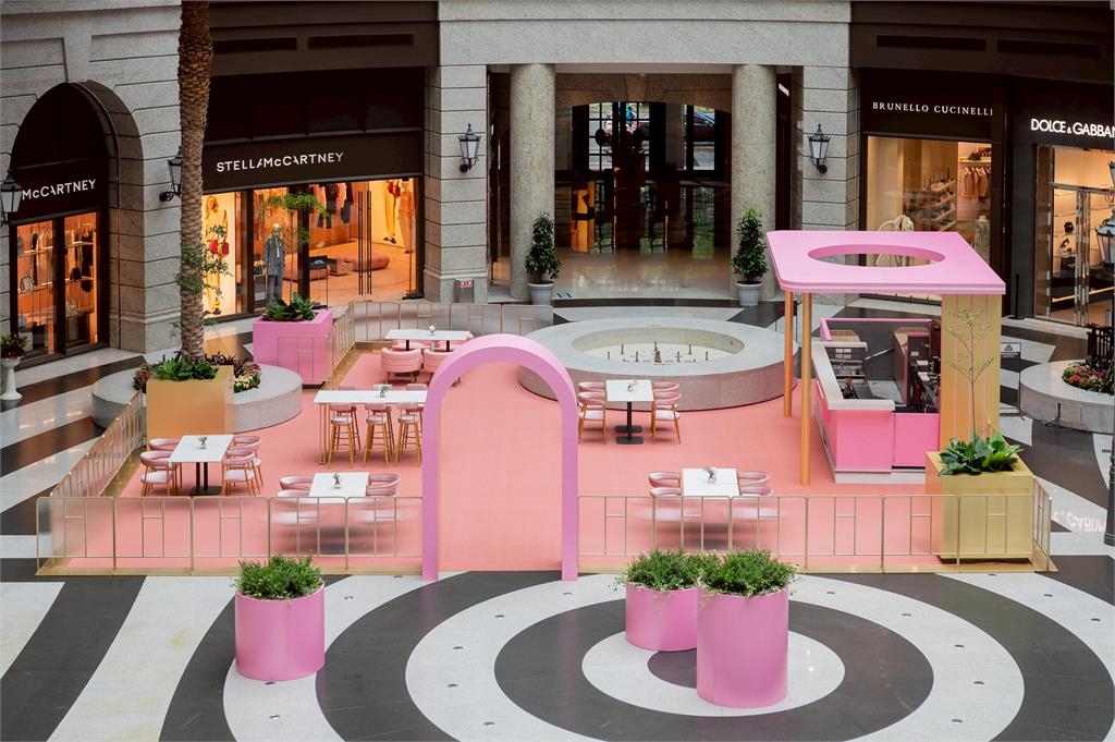 夢幻粉紅拱門咖啡館　多樣化座位設置超好拍！