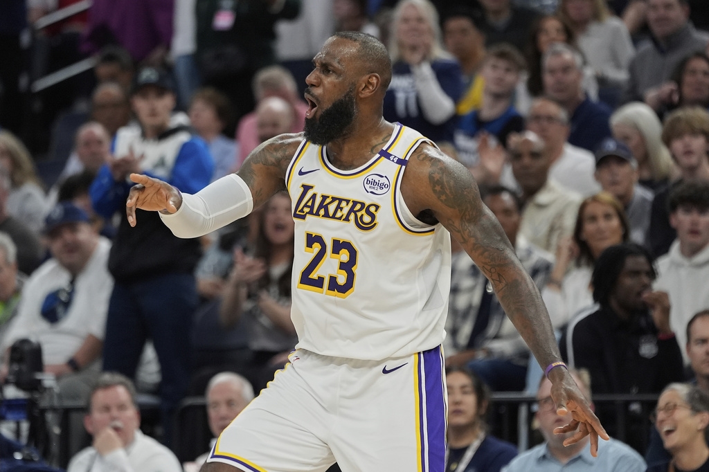 NBA(影)/湖人第4戰輸球落入絕境 總教練Redick寫下罕見紀錄