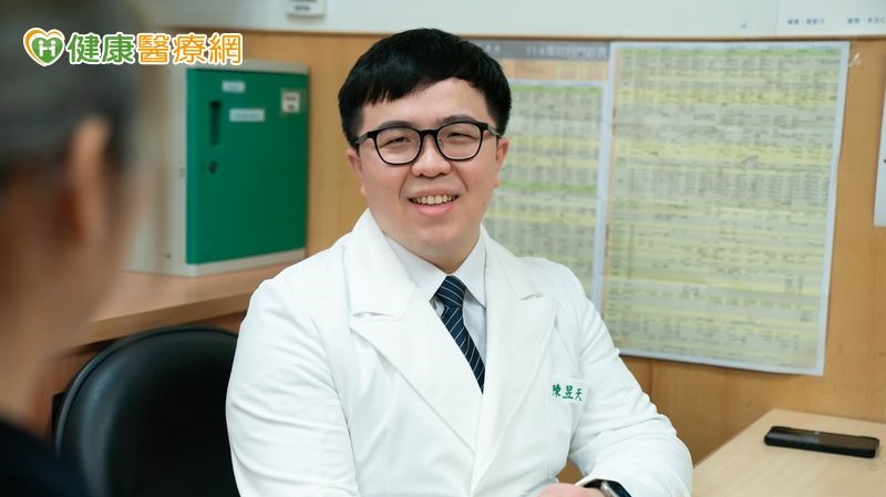 七旬男腹股溝疝氣術後又復發 「微創手術」有效修補、當日即可下床