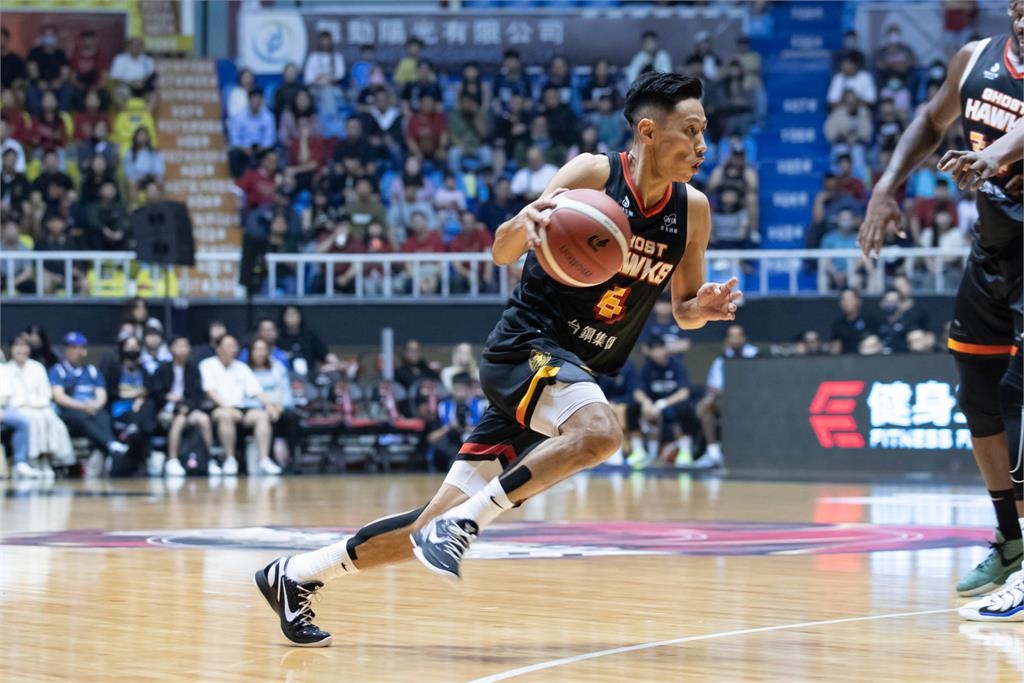 PLG(影)／勇士下半場狂轟猛攻！110：90射下獵鷹挺進總冠軍戰