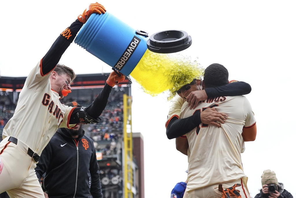 MLB(影)/內野安打竟能跑回致勝分 遊騎兵連續失誤奉送巨人再見勝利