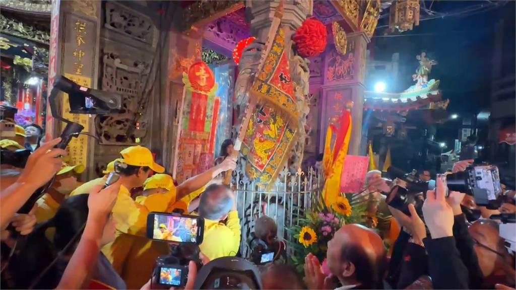 「粉紅超跑」旋風！　白沙屯媽祖放頭儀式揭序幕