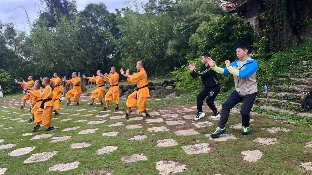 中國少林寺武僧「低調現身」竟是吳奇隆！離台近況震撼流出…網驚：出家了