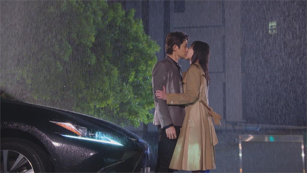 《好運來》徐千京初演反派引關注　雨中激吻「水狂灌嘴」畫面狼狽又浪漫