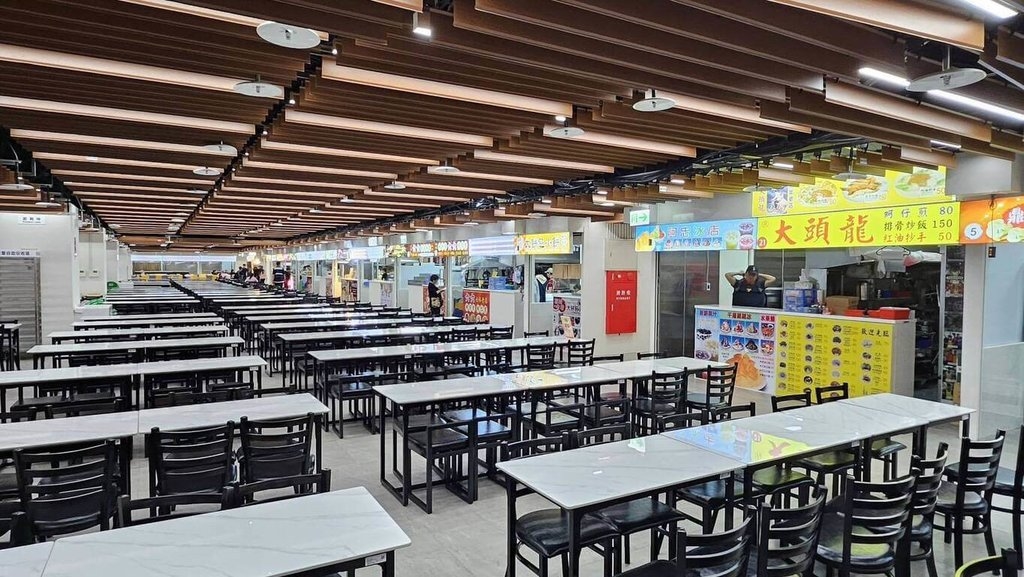 士林市場美食街「豪砸1.2億翻新」!Cheap見裝潢狠批:以為段考衝刺班