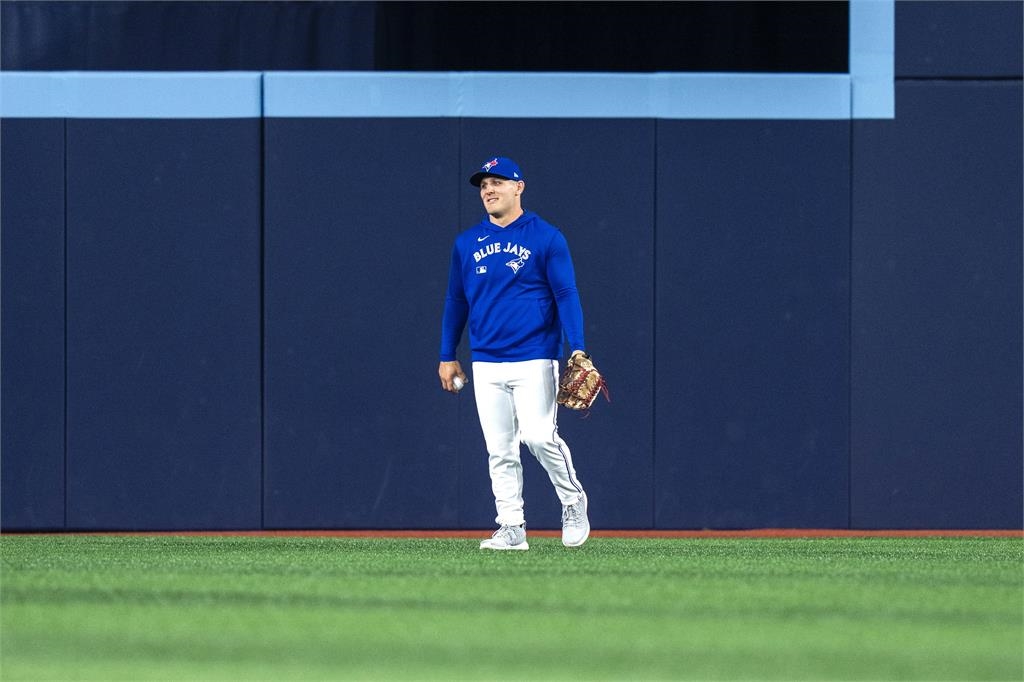 MLB(影)／滑倒在地上打滾竟然神奇接殺！主播直呼太瘋狂　瓦修預約年度最佳美技