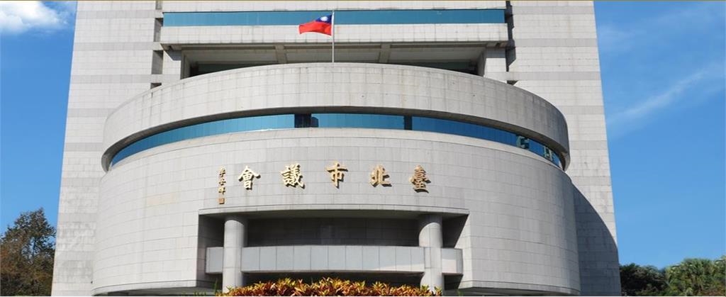 假記者「寄生」台北市議會日常曝光！自備電鍋開伙「飄惡臭」惹眾怒