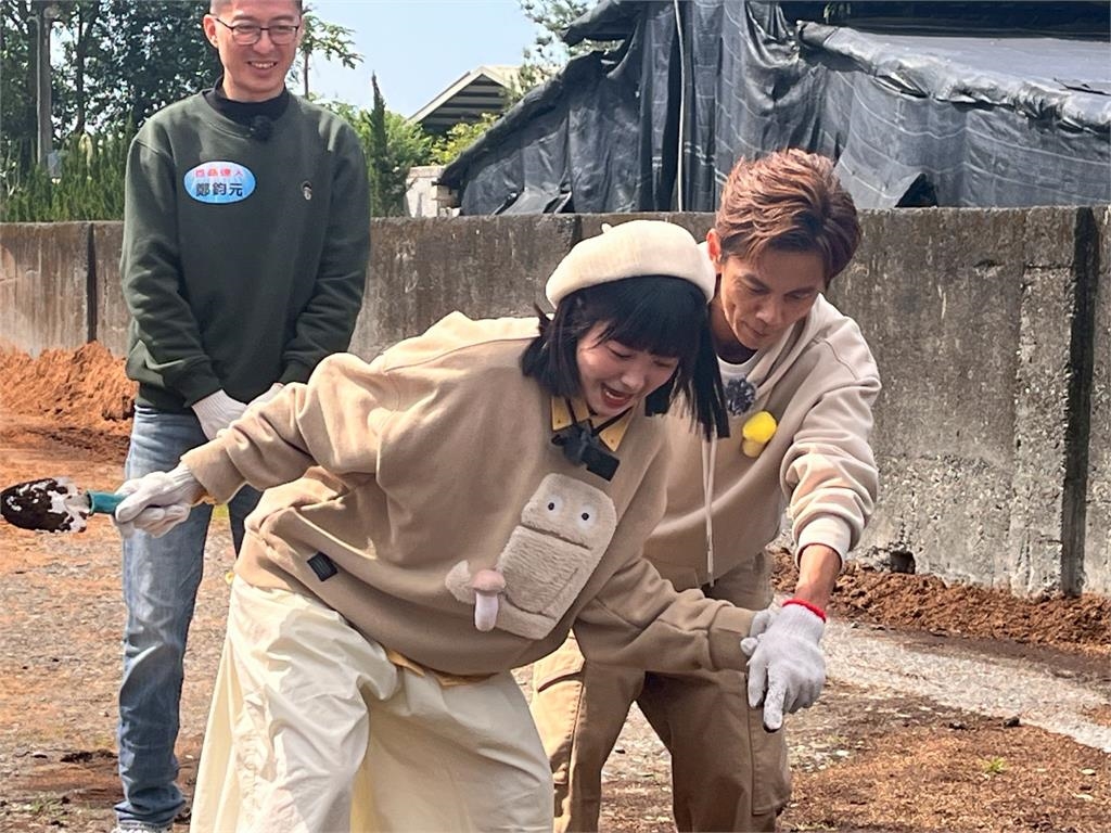 《綜藝新時代》體驗百菇職人要去「逛包」楊繡惠超興奮！到現場怒喊「想被打得滿頭」