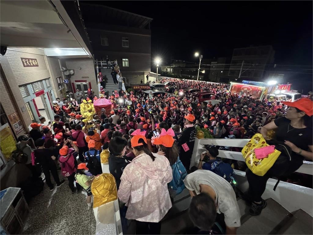 白沙屯媽祖「起駕1小時就顯靈」停駕這宮廟！信徒曝深厚淵源：來找好姐妹