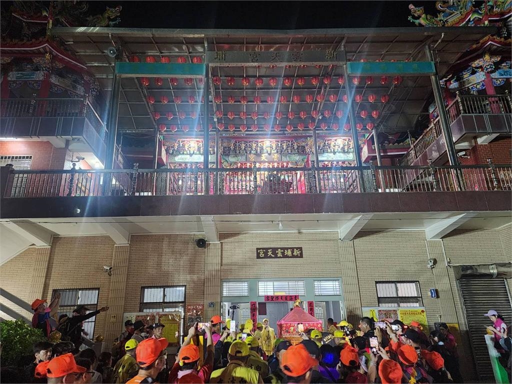 白沙屯媽祖「起駕1小時就顯靈」停駕這宮廟！信徒曝深厚淵源：來找好姐妹