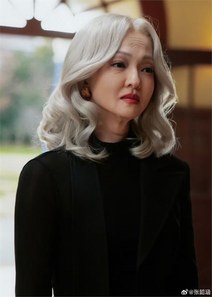 「白髮+滿臉皺紋」老奶奶竟是張韶涵!扮老原因曝光…她認:曾糾結歲月