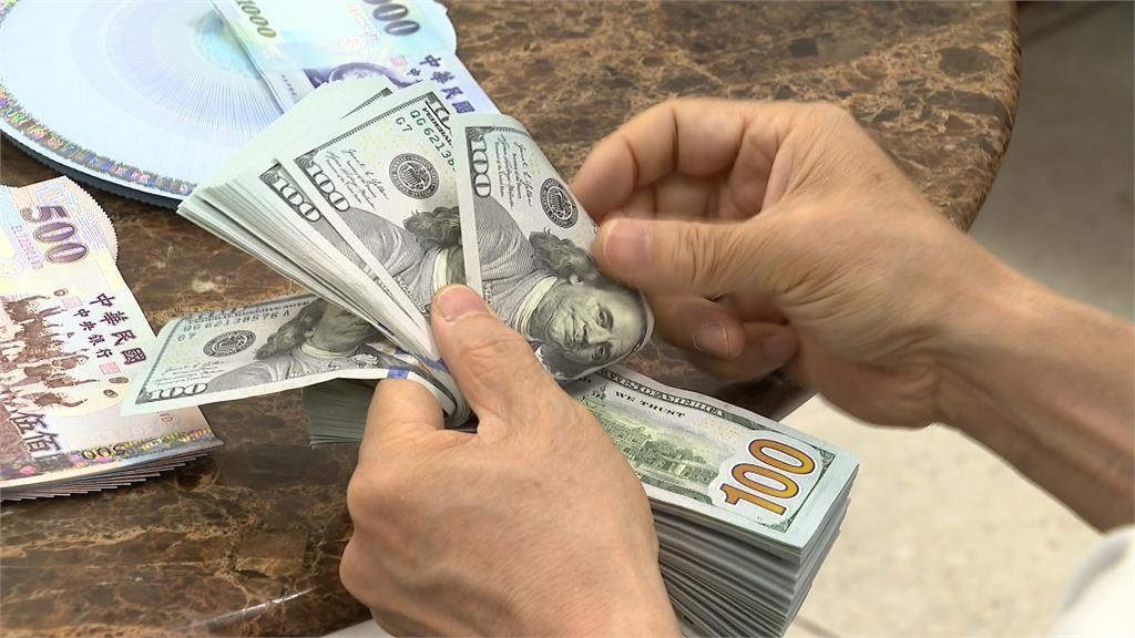 台幣飆升收30.145元換匯大熱! 各家網銀擠爆 臨櫃也大塞車