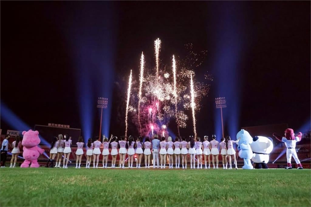 樂天「三本柱」合體嗨翻彩虹派對！選邊站力挺「猿氣」喊話最可愛