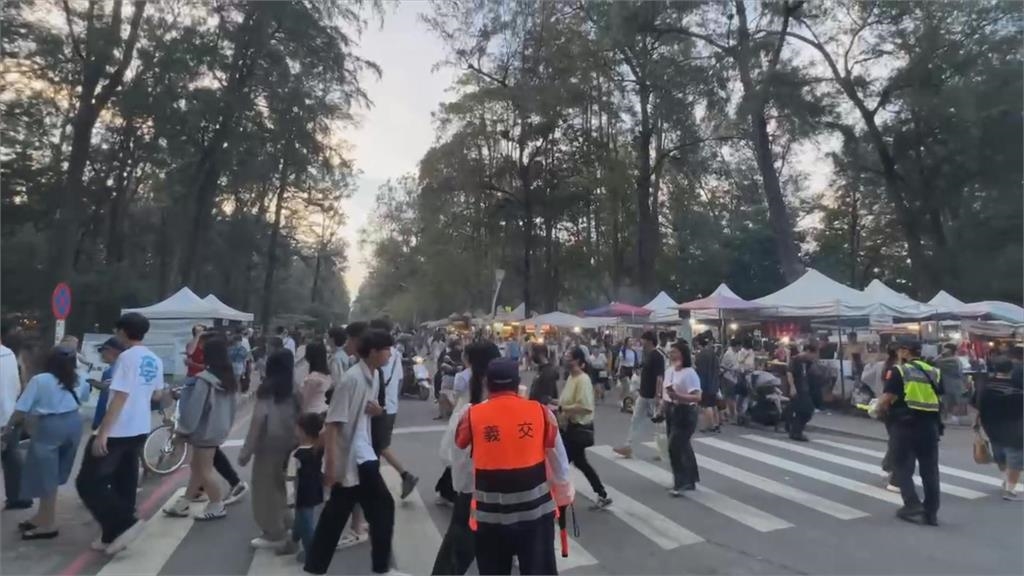 台南「漁光島生活節」人潮多　漁光大橋擠爆上演人車爭道