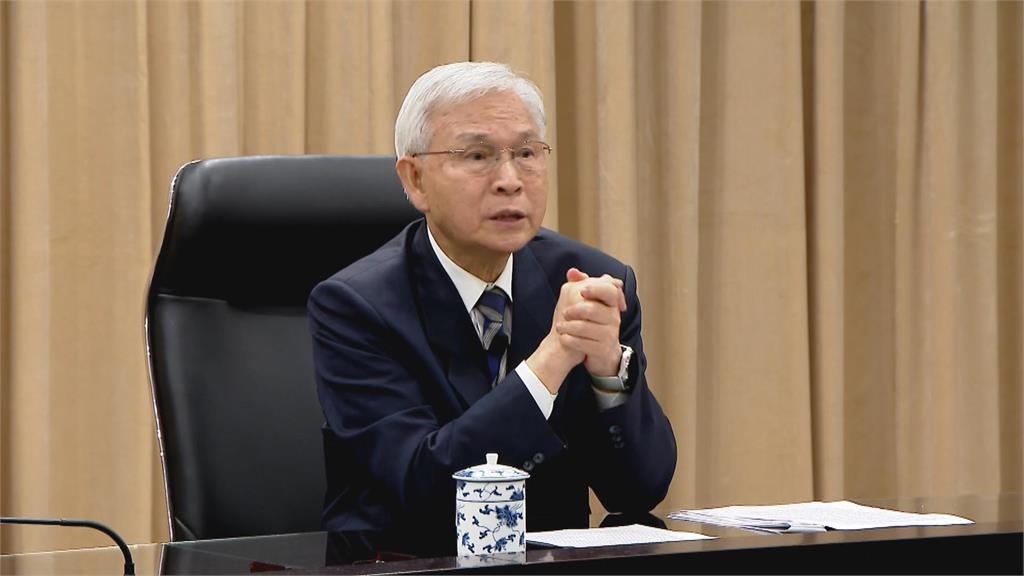 被問匯率「楊金龍狂結巴」遭網酸！律師揭背後原因：有些人永遠無法理解