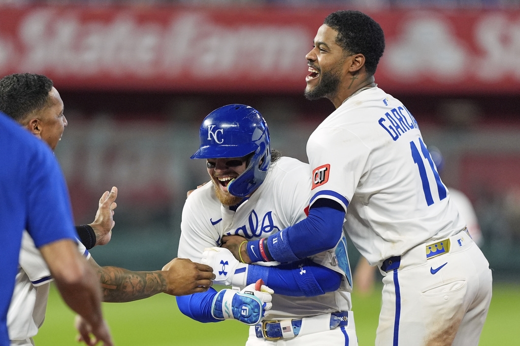 MLB(影)／白襪二壘手小飛球漏接K頭烏龍失誤　皇家趁機九局下逆轉勝